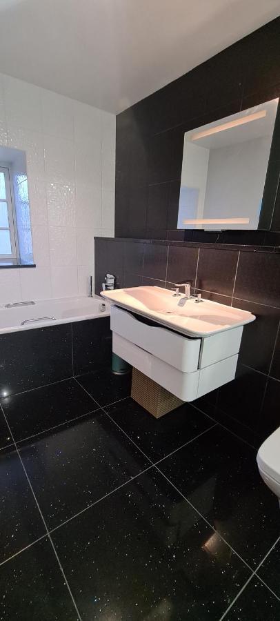 Pass The Keys Spacious 3Beds Flat Near City Centre - Free Parking Edinburgh Exterior foto